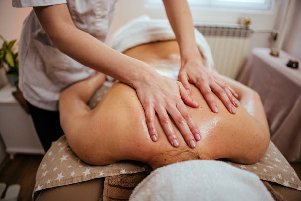 Massage du dos en quatre gestes