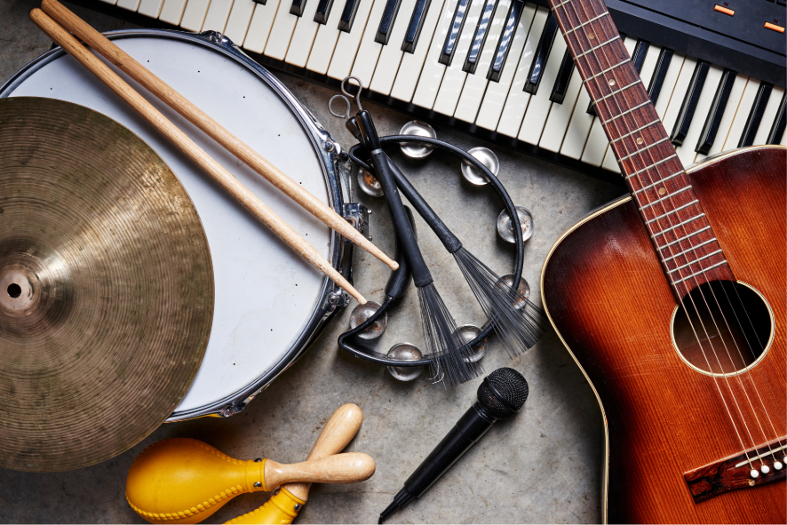 Découvrir et essayer plus de 100 instruments de musique