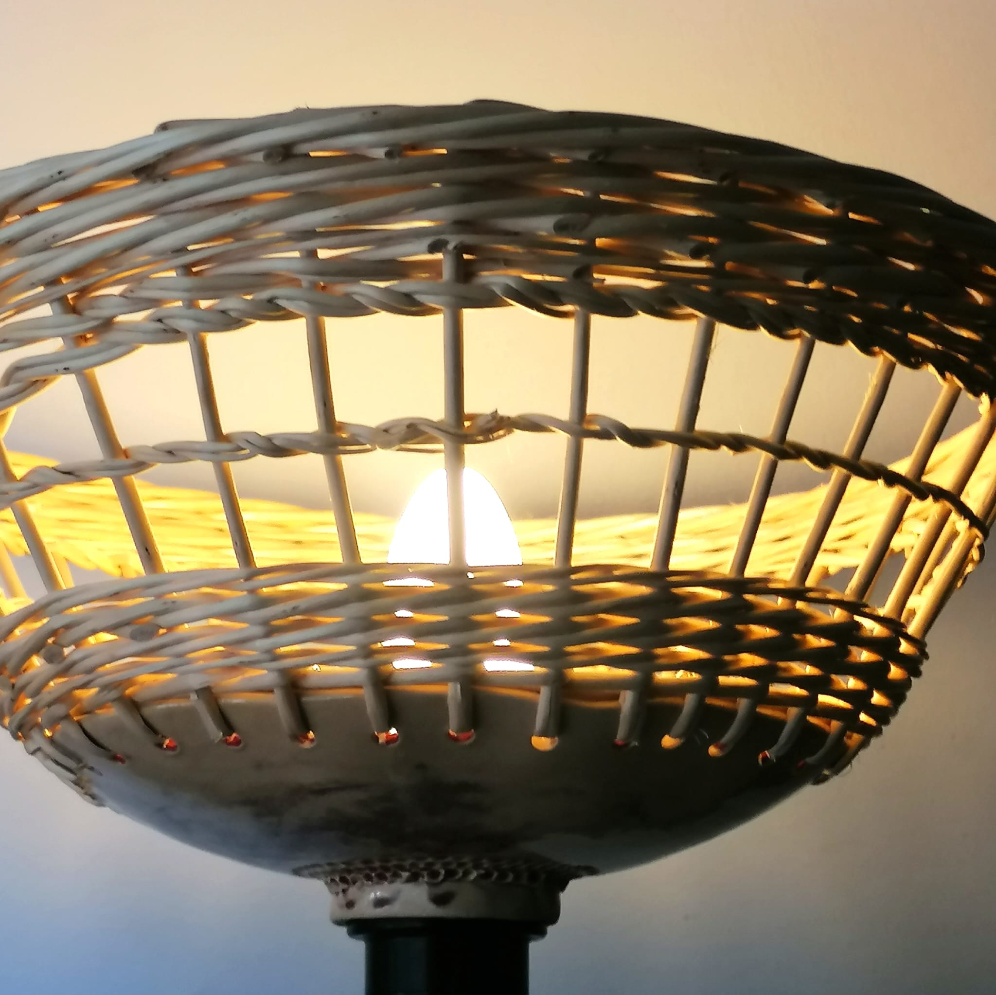Céramique et vannerie : fabrication d'une lampe