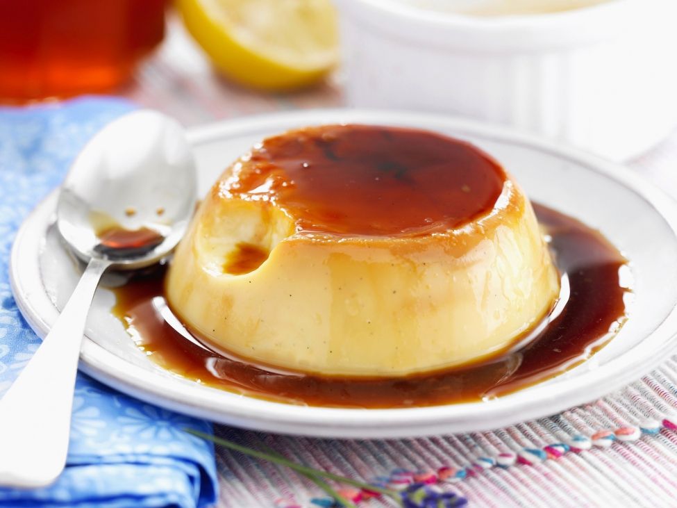 Flan au caramel : tradition et alternatives végétales